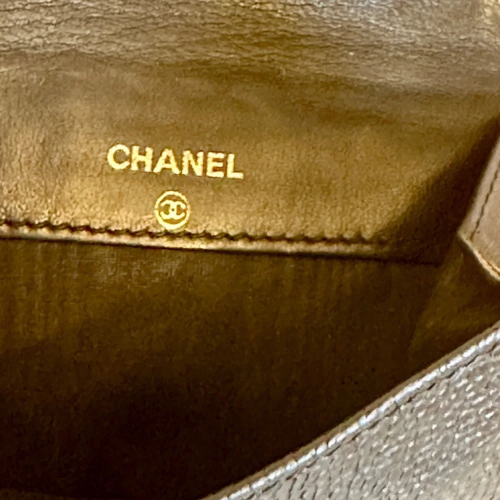 Chanel Black Wallet The Caviar Skin 4x4 Compact bifold wallet in good condition. - Picture 7 of 13